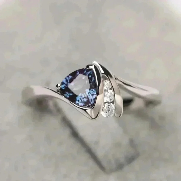 New 925 Silver Blue Topaz White Sapphires Ring - Picture 2 of 4